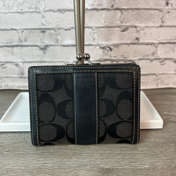 Coach Kisslock Bi fold wallet - Picture 1 of 6